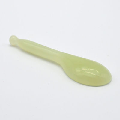 Soins du corps Xiuyan Jade Gua Sha Outil de massage en forme de cuillère verte Outil de scarification de Guasha pour la santé et le bien-être