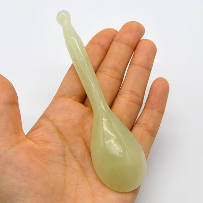 Soins du corps Xiuyan Jade Gua Sha Outil de massage en forme de cuillère verte Outil de scarification de Guasha pour la santé et le bien-être
