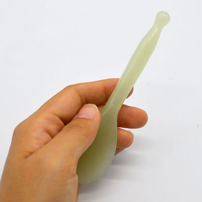 Soins du corps Xiuyan Jade Gua Sha Outil de massage en forme de cuillère verte Outil de scarification de Guasha pour la santé et le bien-être