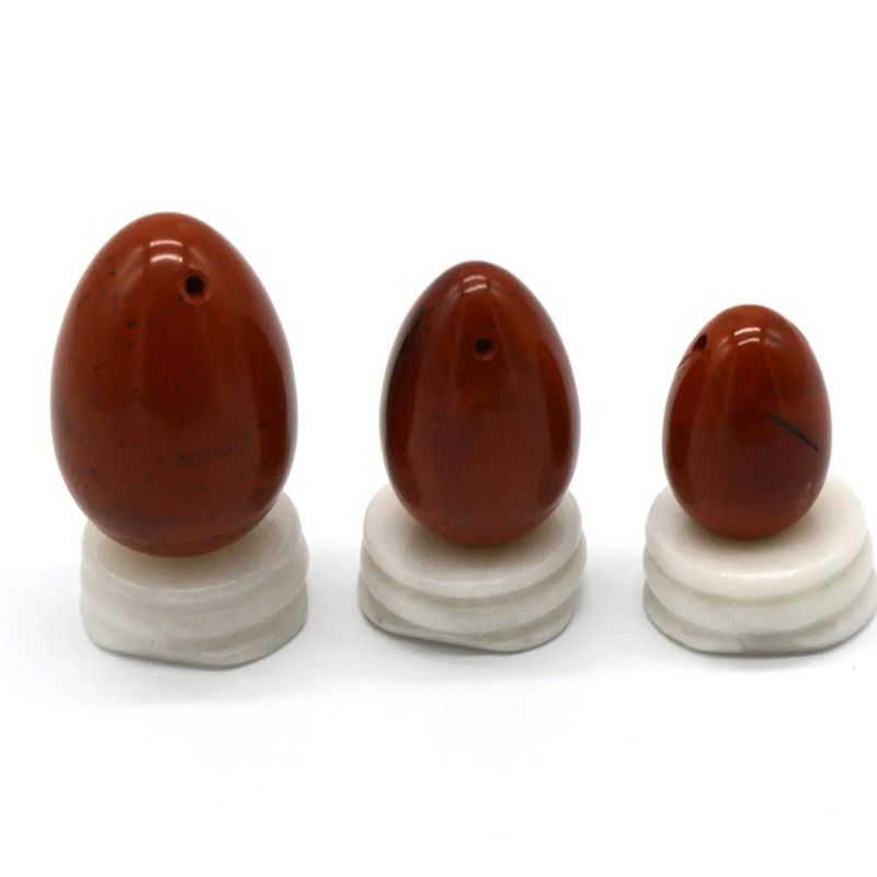 La pierre rouge est utilisée pour le massage vaginal, le massage yoni, l'exercice Kegel, les œufs de jade pour les femmes, pour améliorer la santé du plancher pelvien.