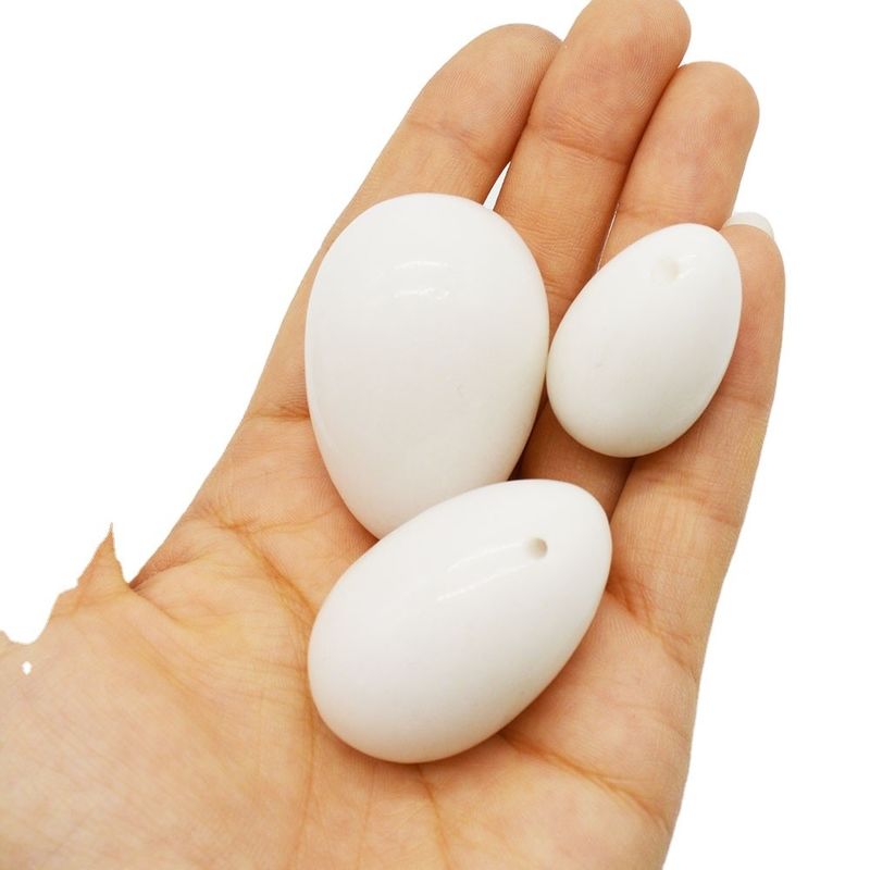 Caractéristique régionale Des œufs de jade blanc pour le poids de Kegel Des œufs de marbre et de pierre poli dans le style de l'art populaire