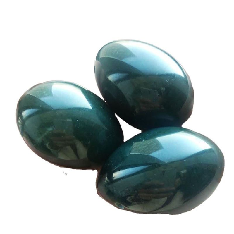 Des perles de cristal en vrac, du matériel de néphrite verte, de jade, des œufs de Yoni pour renforcer et resserrer le vagin