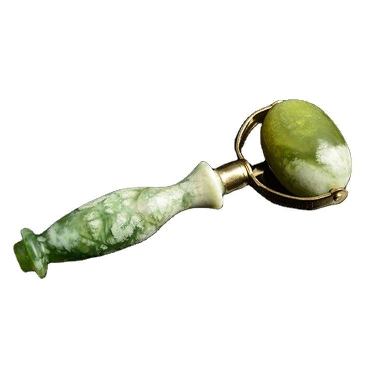Rouleau de massage en jade vert Xiuyan Gua Sha soudé rouleau de massage en jade métallique pour les outils de beauté Massageur facial