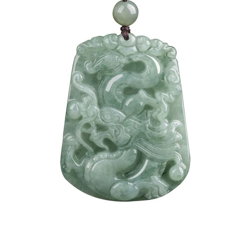 Collier de pendentif de conception unique avec le jade chinois traditionnel fait à la main volant Lucky Dragon Jadeite