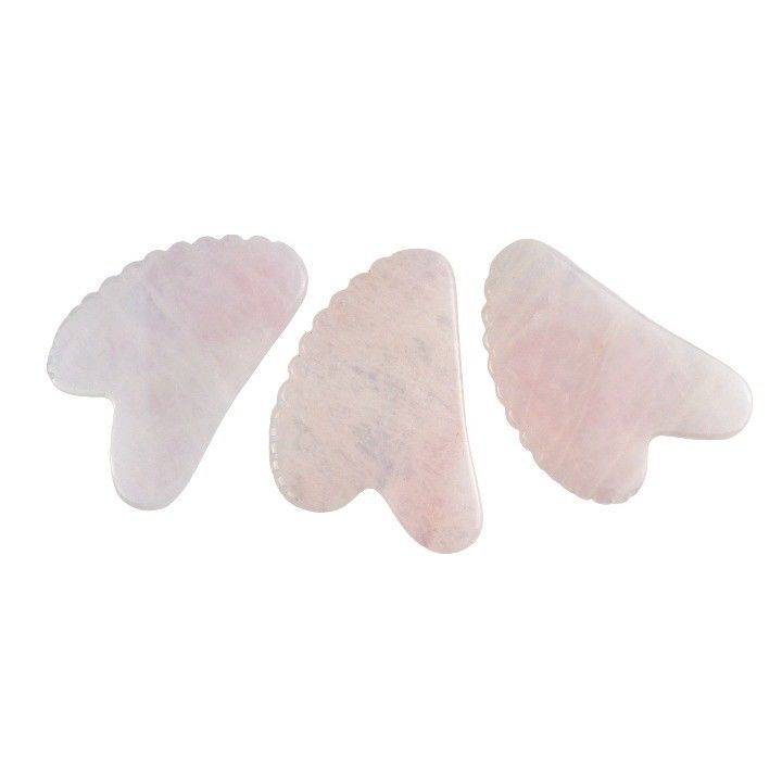 Massageur de visage en forme de cœur rose en quartz rose Outil de massage Gua Sha avec des dents Massageur de beauté de peau cristalline 2024