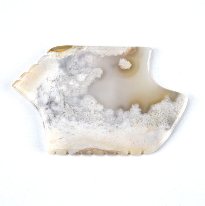 Propriétés de l'équipement de massage corporel Outil facial naturel Guasha blanc pour le spa du visage avec un outil facial en forme d'agate de sakura de jade Gua Sha