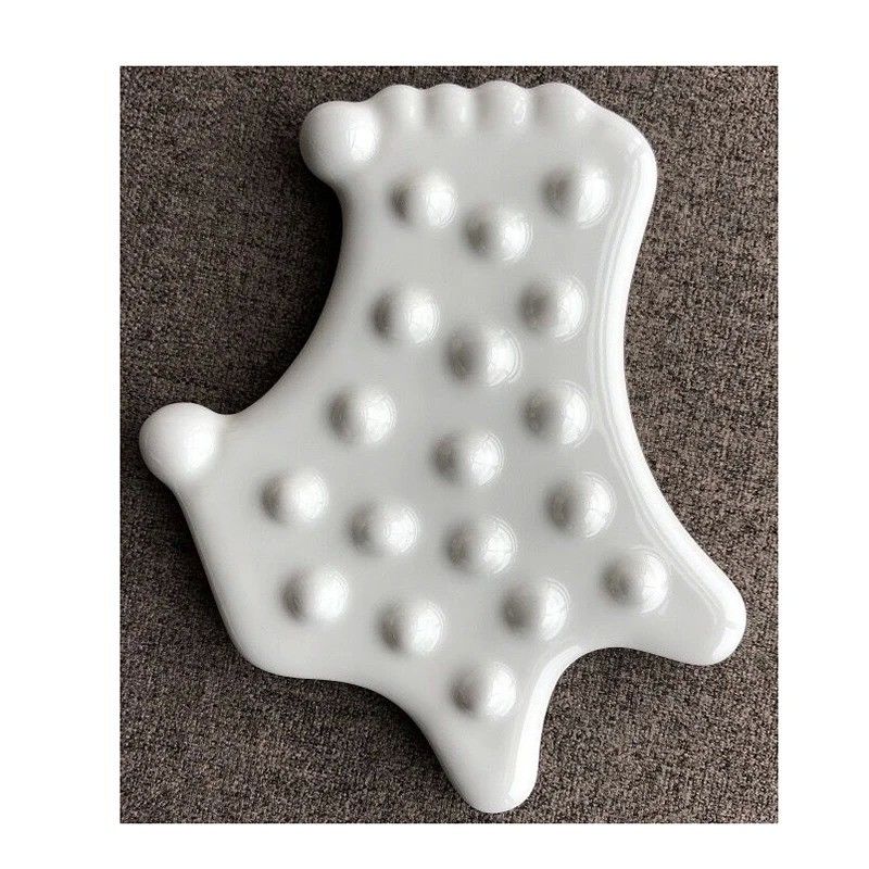 Soulevez facilement votre peau et détendez vos muscles avec l'outil de massage Gua Sha en céramique blanc