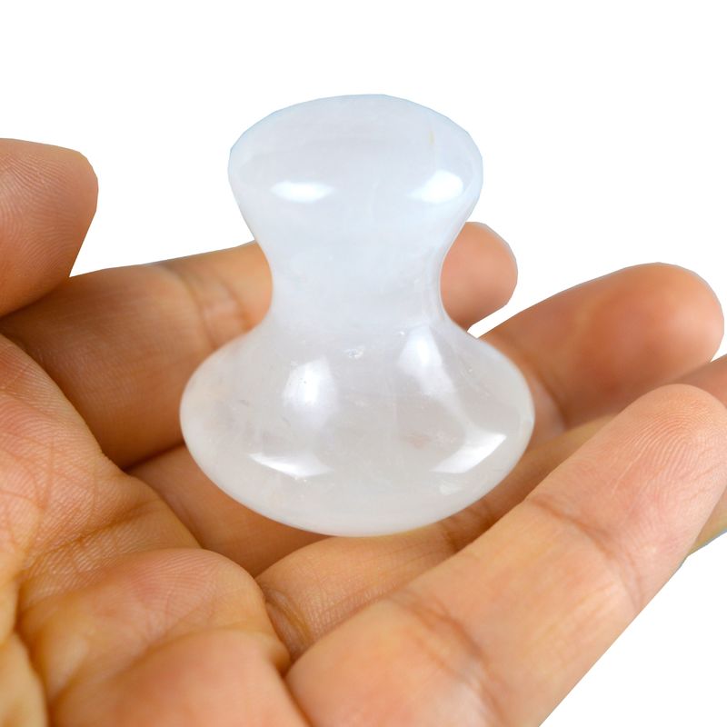 Quartz clair Gua Sha pour l'amincissement du visage et le décapage Massage de tout le corps Couverture 41 * 35 mm Forme de pierre de champignon naturel