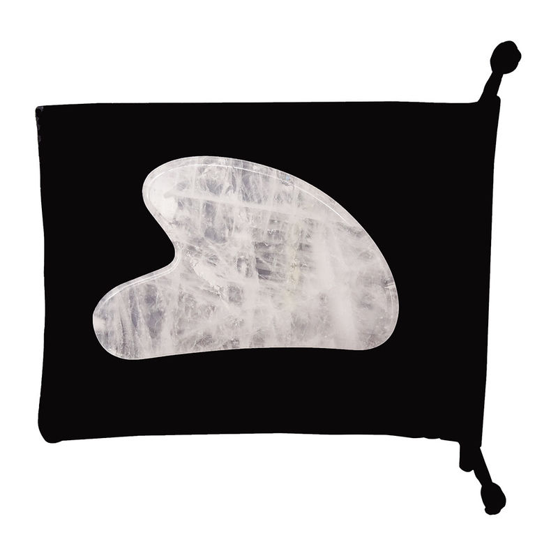 Massage facial en forme de cœur, pierre Gua Sha cristalline blanche pour l'acupuncture au centre de médecine traditionnelle chinoise.